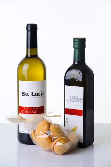 Homemade wine, olive oil and cookies 
